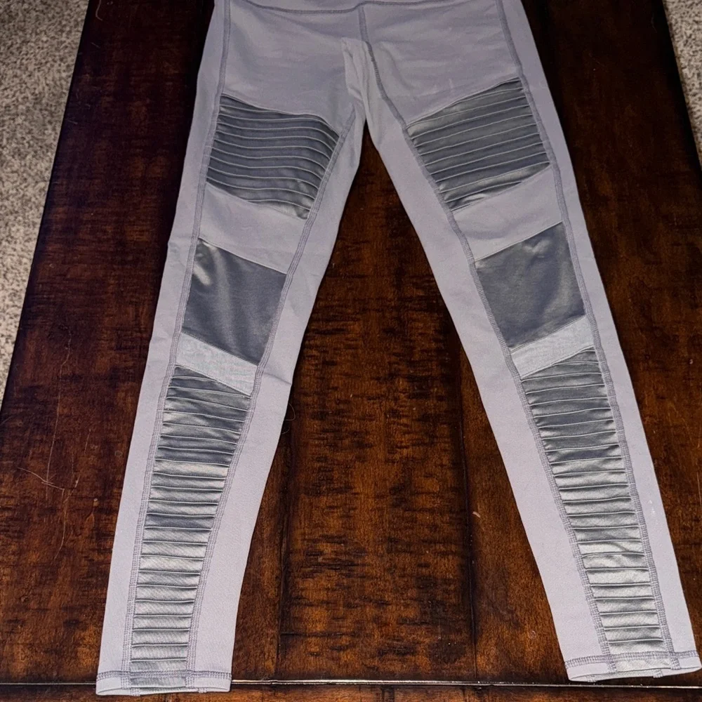 Alo Yoga Gray Ribbed Leggings sz Small